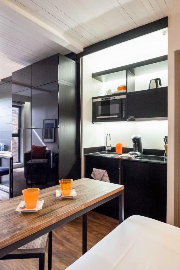 Palais Rinour - Cosy Studio Close To Stations - Welkeys Lille Eksteriør billede